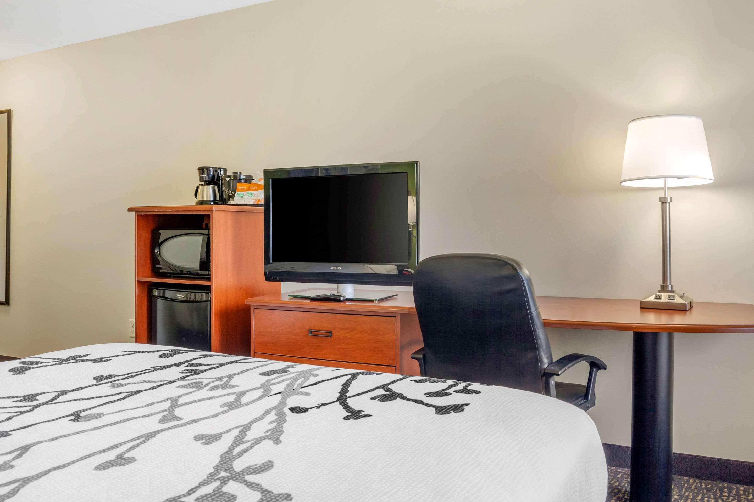 Sleep Inn & Suites Airport Milwaukee Exterior photo